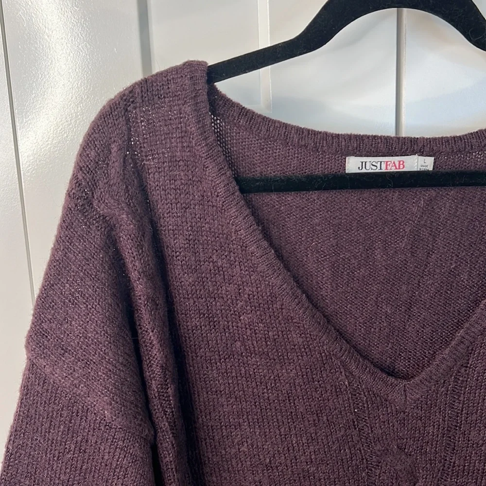 JustFab Plum Relaxed Fit V-Neck Sweater in Size Large - Picture 1 of 4